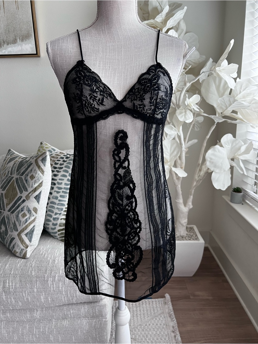 La perla Sheer Black Floral Lace Chemise Woman’s Slip Nightdress Size Small
